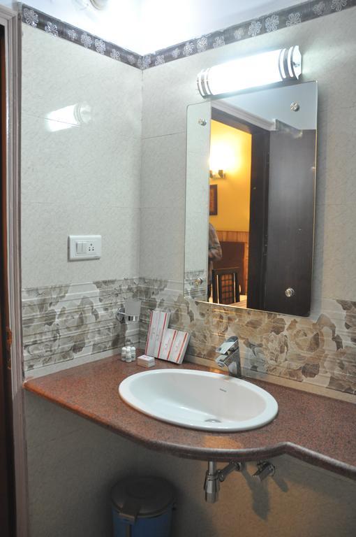 Hotel Vibhav Harsh Варанасі Екстер'єр фото